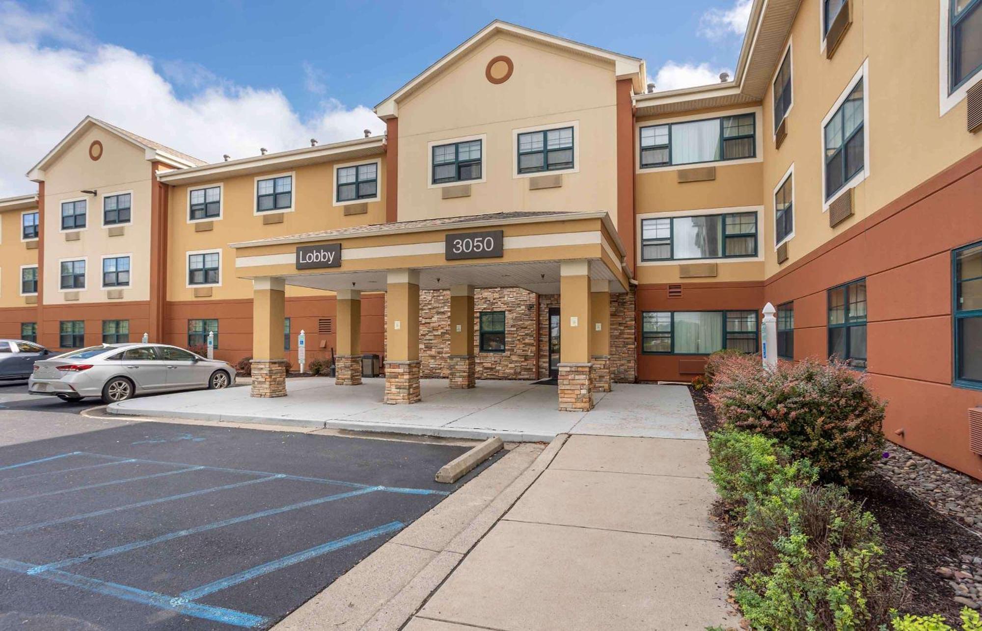 Extended America - Allentown - 2*